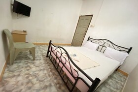 Hotel California 2 by OYO