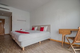 RedDoorz Near Pantai Coastarina Batam