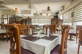 Zeke Hotel by OYO Rooms