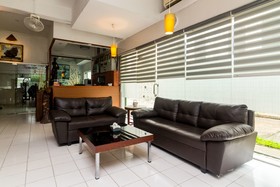 Zeke Hotel by OYO Rooms