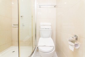 Zeke Hotel by OYO Rooms