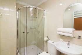 Zeke Hotel by OYO Rooms