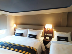 Doulos Phos The Ship Hotel