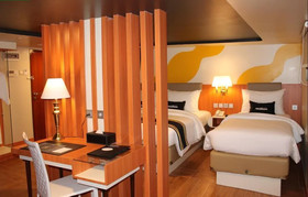 Doulos Phos The Ship Hotel