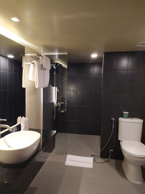 Doulos Phos The Ship Hotel