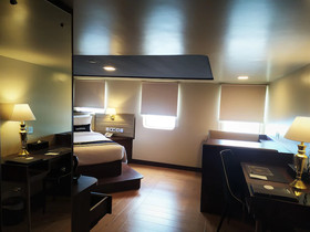 Doulos Phos The Ship Hotel