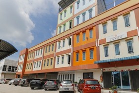 RedDoorz @ Nagoya Indah