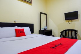 Atomy Hotel by RedDoorz