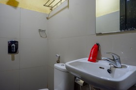 Atomy Hotel by RedDoorz