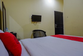 Atomy Hotel by RedDoorz