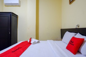 Atomy Hotel by RedDoorz