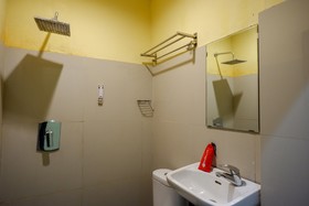 Atomy Hotel by RedDoorz