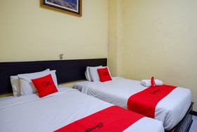 Atomy Hotel by RedDoorz