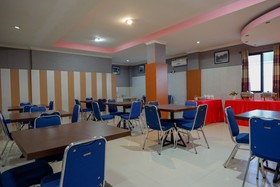 Atomy Hotel by RedDoorz