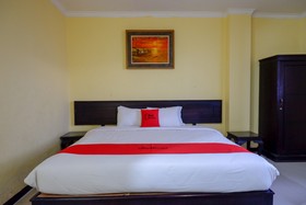 Atomy Hotel by RedDoorz
