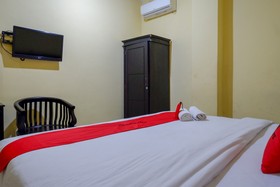 Atomy Hotel by RedDoorz