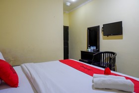 Atomy Hotel by RedDoorz