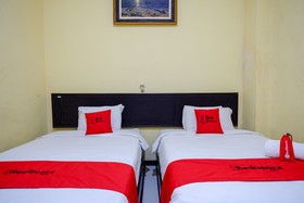 Atomy Hotel by RedDoorz