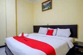 Atomy Hotel by RedDoorz