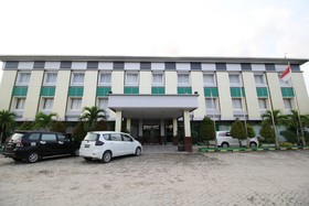 Zahra Syariah Hotel by Airy Rooms