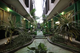 Zahra Syariah Hotel by Airy Rooms