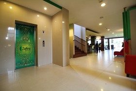 Zahra Syariah Hotel by Airy Rooms