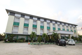 Zahra Syariah Hotel by Airy Rooms