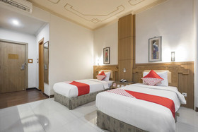 Dinasti Hotel by OYO Rooms