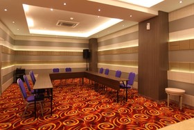 LA'RIZ Wthree Hotel