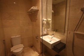 LA'RIZ Wthree Hotel