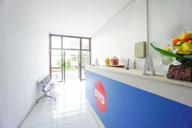 Edward Residence Malalayang by OYO Rooms