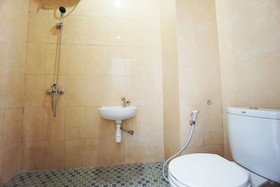 Putri Kesia Rooms by OYO Rooms