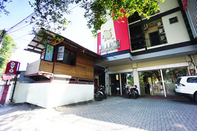 Rid's Hotel by OYO