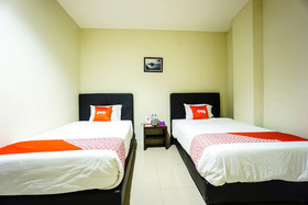Rid's Hotel by OYO