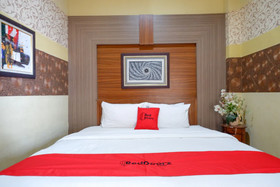 RedDoorz Near Pantai Labombo