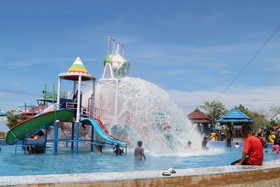 Resort Wisata Pantai Topejawa