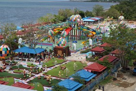 Resort Wisata Pantai Topejawa