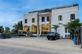 Capital O 92583 Raja Soeta Hostel Syariah