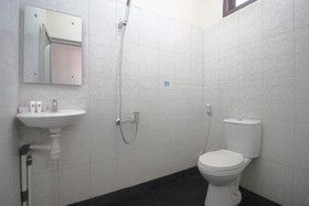 Wisma Ray Syariah by OYO Rooms