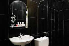 Amali Gallery Hotel by OYO Rooms