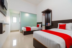 Azzahra Homestay by RedDoorz