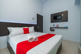 Azzahra Homestay by RedDoorz