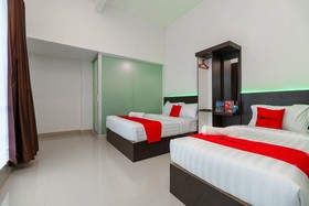 Azzahra Homestay by RedDoorz