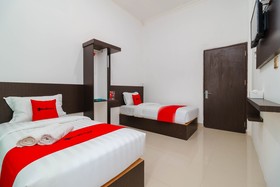 Azzahra Homestay by RedDoorz
