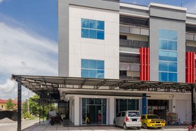 RedDoorz Syariah near Lubang Jepang Bukittinggi