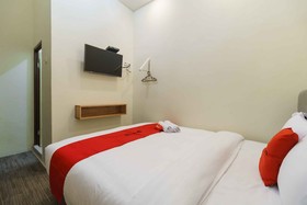 RedDoorz Syariah near Lubang Jepang Bukittinggi