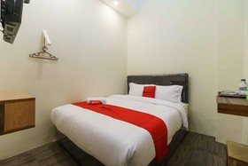 RedDoorz Syariah near Lubang Jepang Bukittinggi