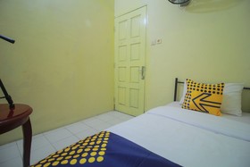 Andys Nur Penginapan by OYO Rooms
