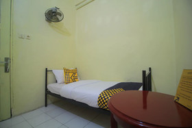 Andys Nur Penginapan by OYO Rooms
