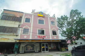Andys Nur Penginapan by OYO Rooms